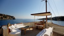Classic Yacht El Bandido -  Sundeck Seating